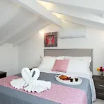 Ad Homes *
