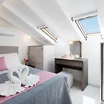 Ad Homes