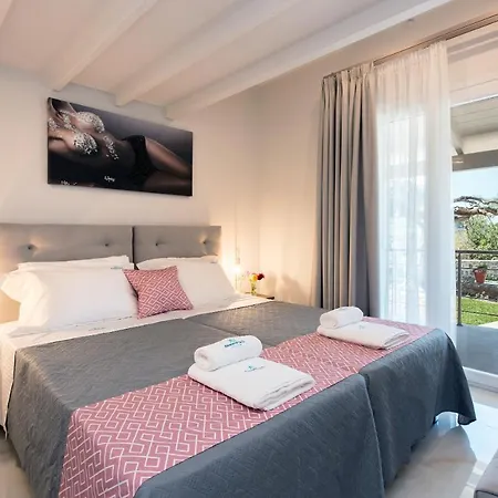 Ad Homes * אגיוס גורדיוס