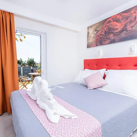 Ad Homes * אגיוס גורדיוס