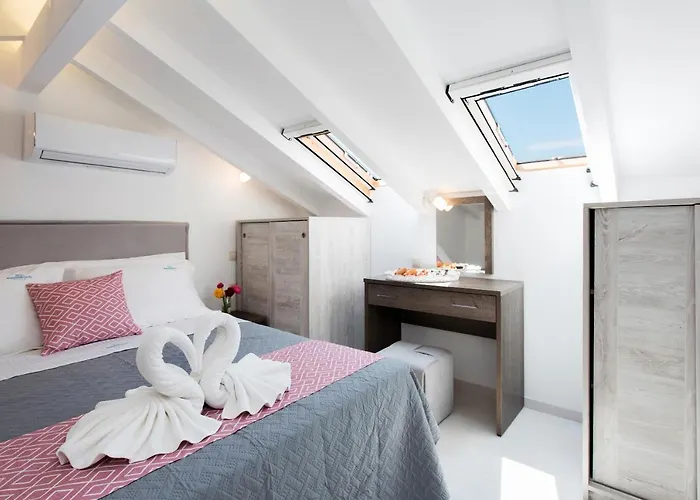 Ad Homes