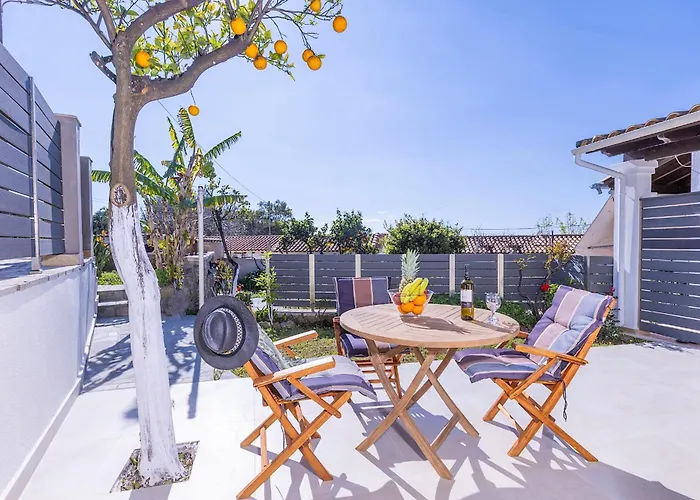 Ad Homes *